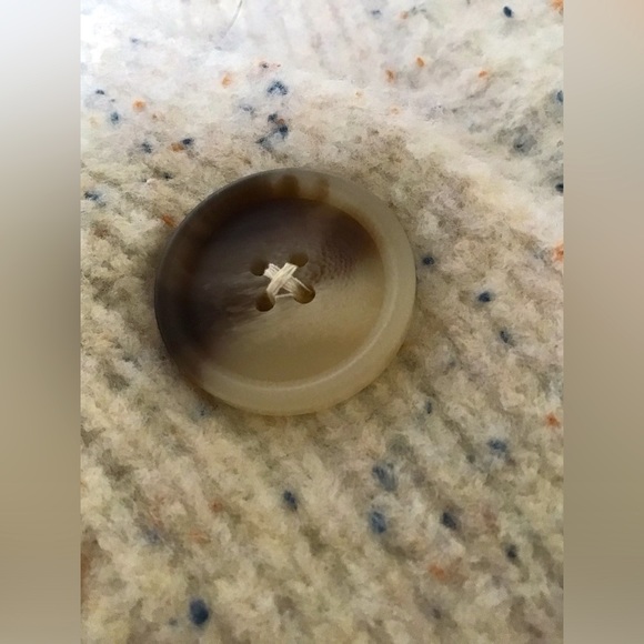 Universal thread| Button Sweater - Picture 4 of 4